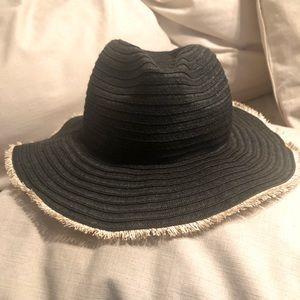 Black and Cream Vix Swim Beach Hat Summer 🍦